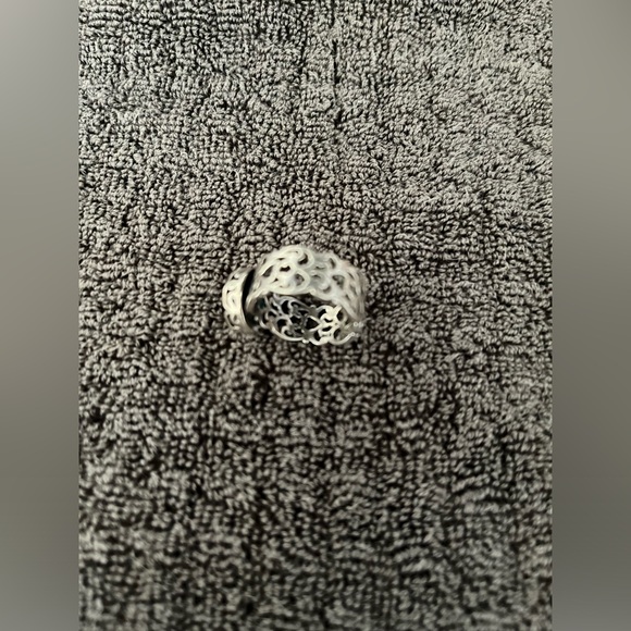 Inspiranza faux sapphire ring! - Picture 3 of 5